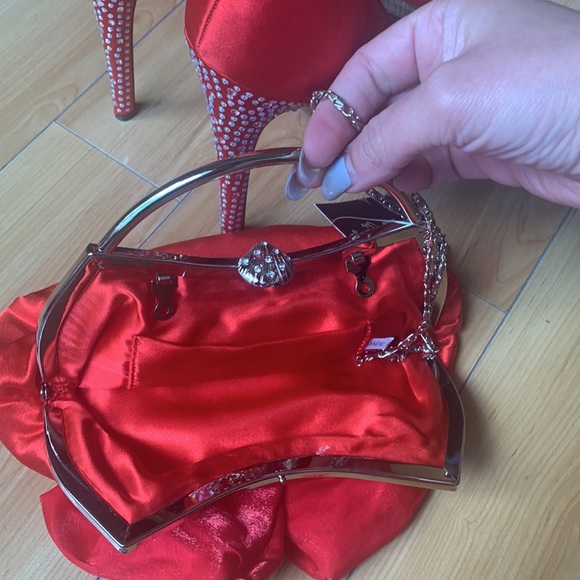 Heels and matching clutch - Picture 3 of 5